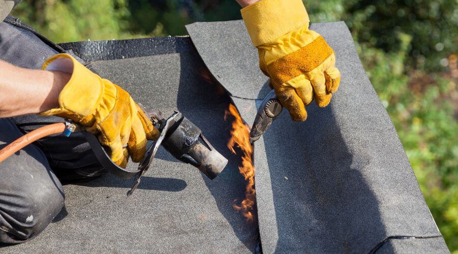 Professional gutter cleaning in Northford, CT